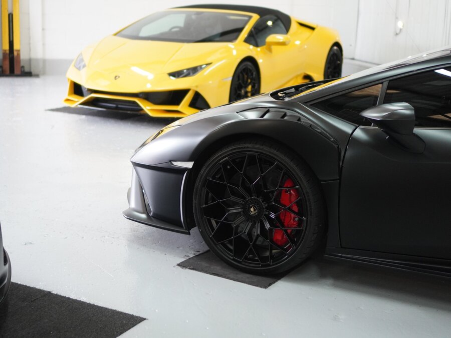 Lamborghini Huracán pair with extended front paint protection film